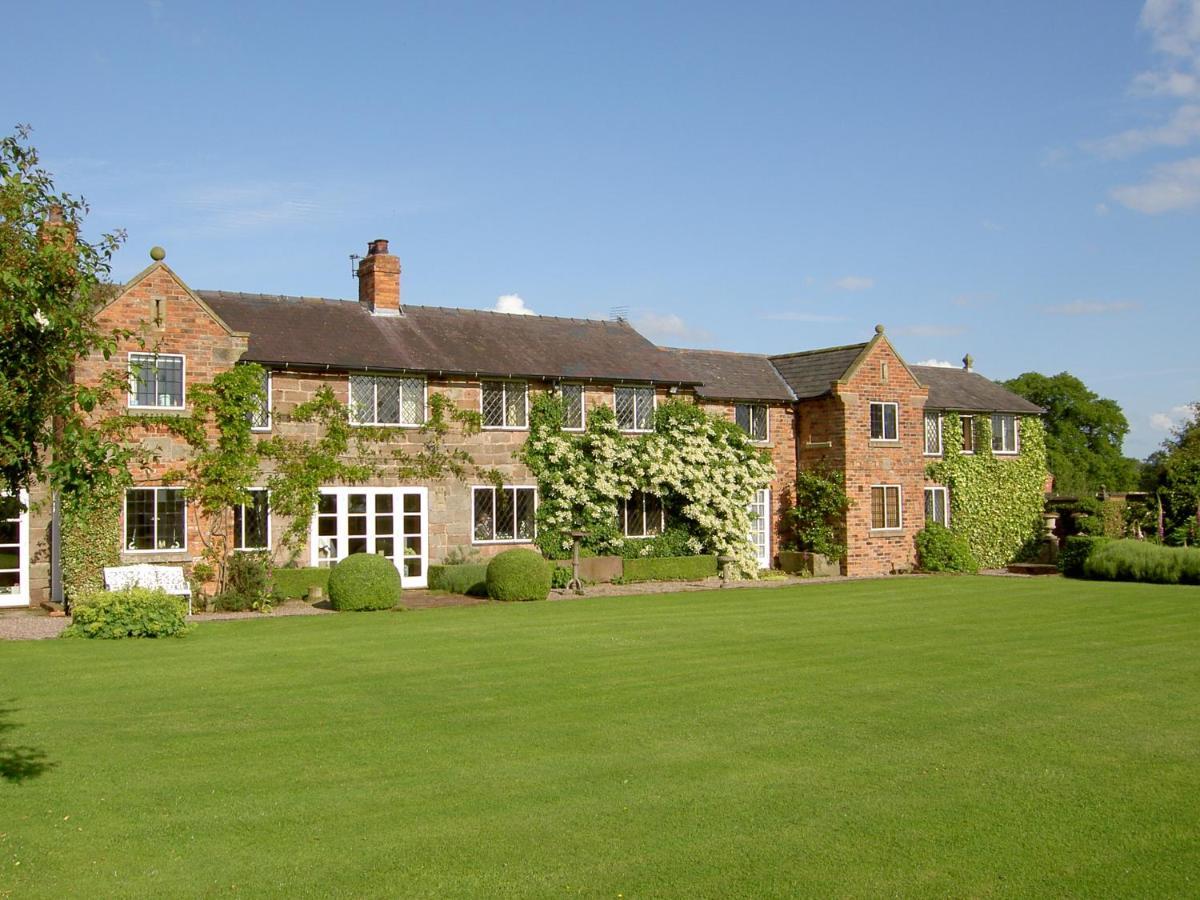 Manor Farm Egerton Bed & Breakfast Malpas  Dış mekan fotoğraf